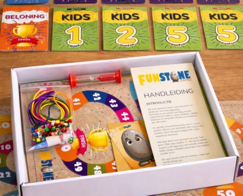 funstone doos en bord met kaartjes